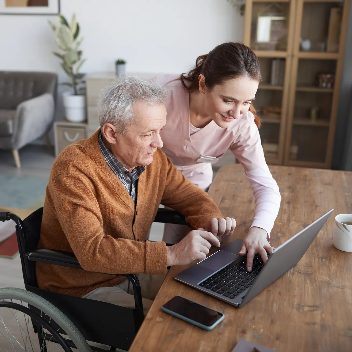 Débuter sur internet avec l'aide d'un ami.